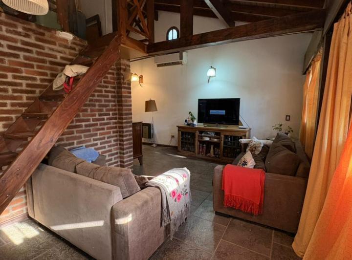 Casa · 140m² · 4 Ambientes · 1 Cochera