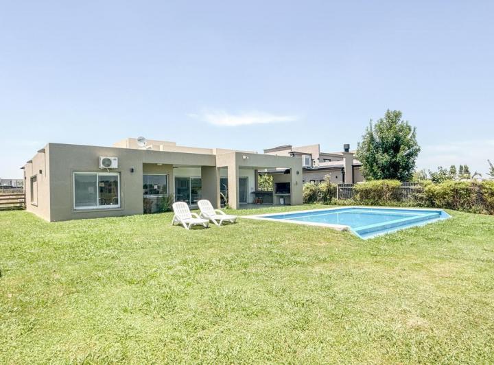 Casa · 160m² · 4 Ambientes · 2 Cocheras