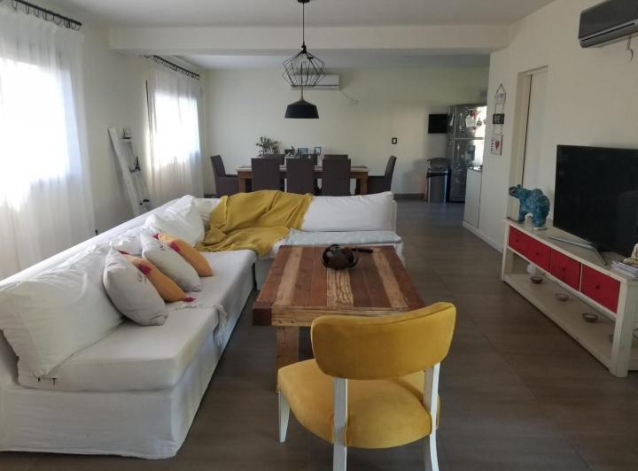 Casa · 160m² · 4 Ambientes · 2 Cocheras