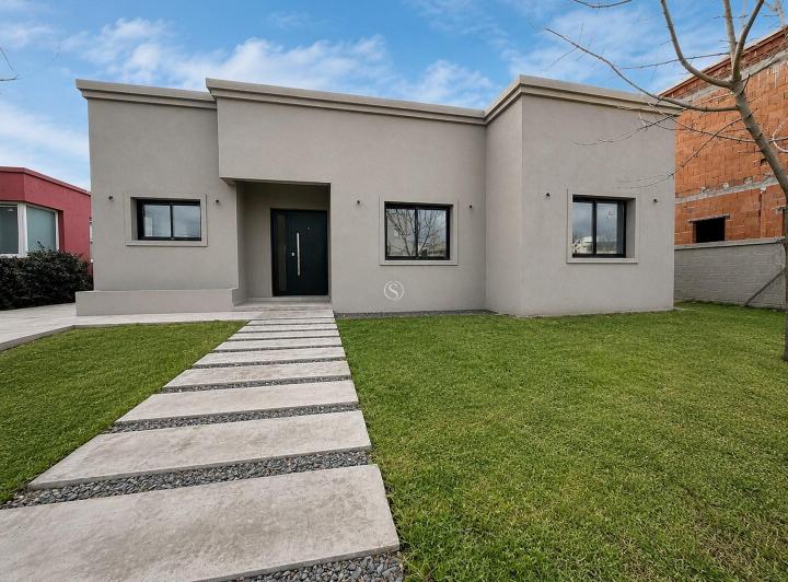 Casa · 139m² · 4 Ambientes · 1 Cochera