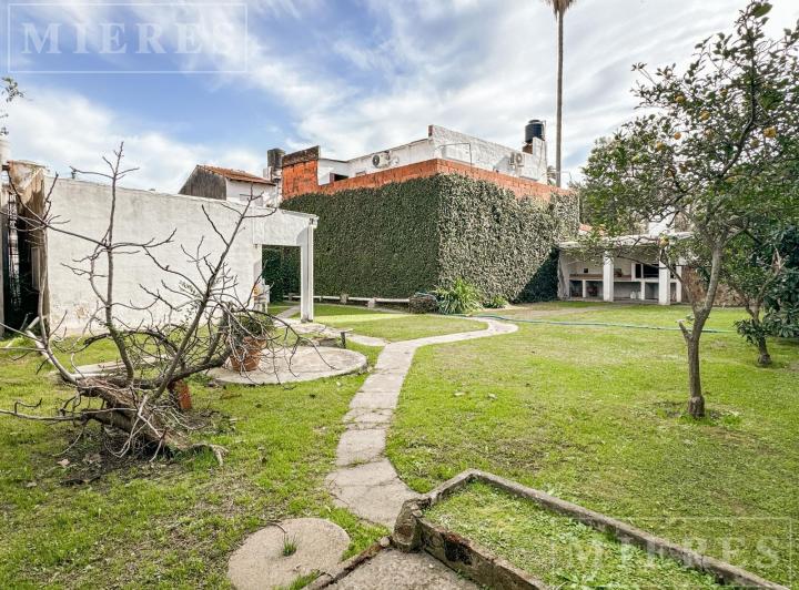 Casa · 120m² · 4 Ambientes · 2 Cocheras