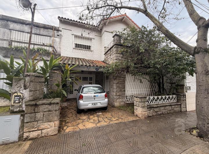 Casa · 185m² · 4 Ambientes · 2 Cocheras