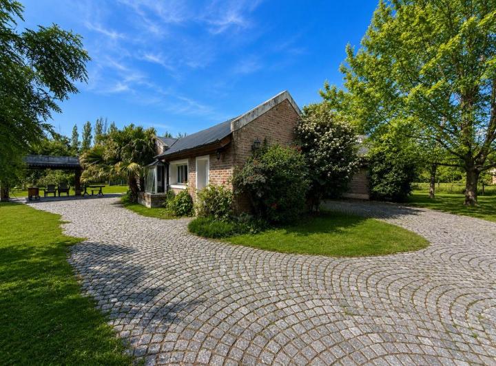 Casa · 200m² · 5 Ambientes · 1 Cochera