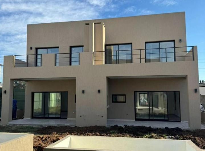 Casa · 130m² · 5 Ambientes · 1 Cochera