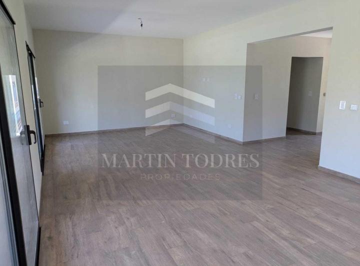 Casa · 160m² · 4 Ambientes · 5 Cocheras
