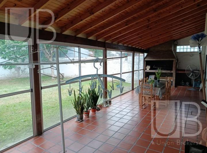 Casa · 200m² · 6 Ambientes · 1 Cochera