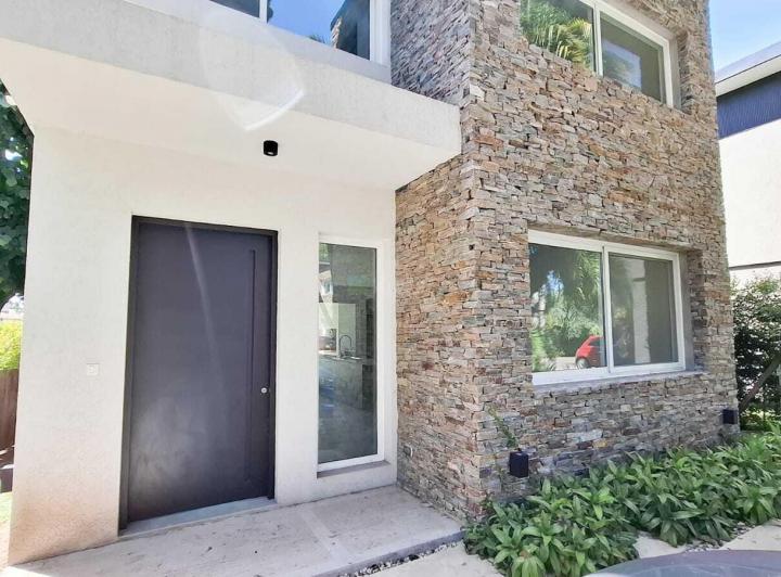 Casa · 180m² · 4 Ambientes · 1 Cochera