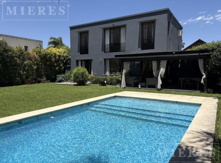 Casa · 157m² · 6 Ambientes · 2 Cocheras
