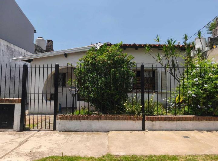 Casa · 82m² · 3 Ambientes · 2 Cocheras