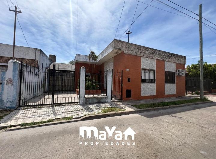 Casa · 160m² · 4 Ambientes · 3 Cocheras