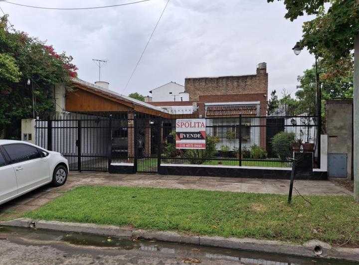 Casa · 98m² · 4 Ambientes · 2 Cocheras