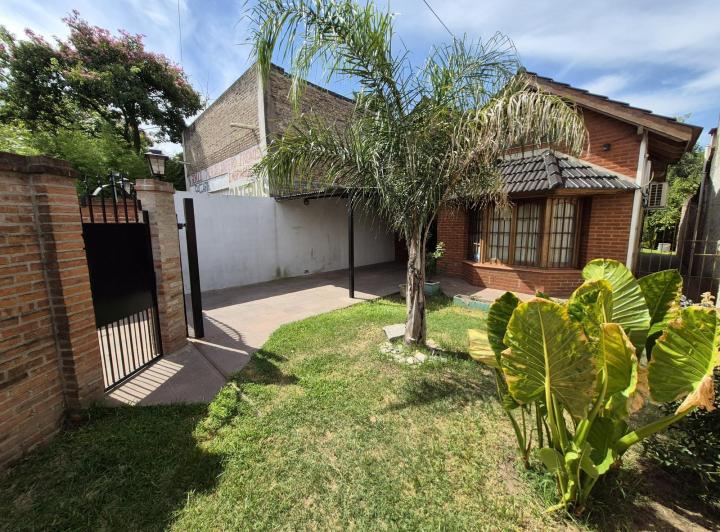 Casa · 200m² · 4 Ambientes · 2 Cocheras