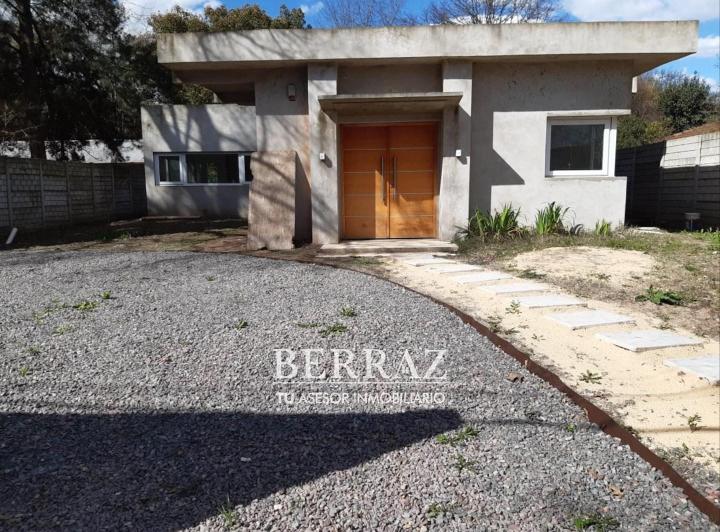 Casa · 125m² · 4 Ambientes · 5 Cocheras