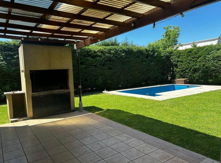 Casa · 300m² · 3 Dormitorios · 3 Cocheras