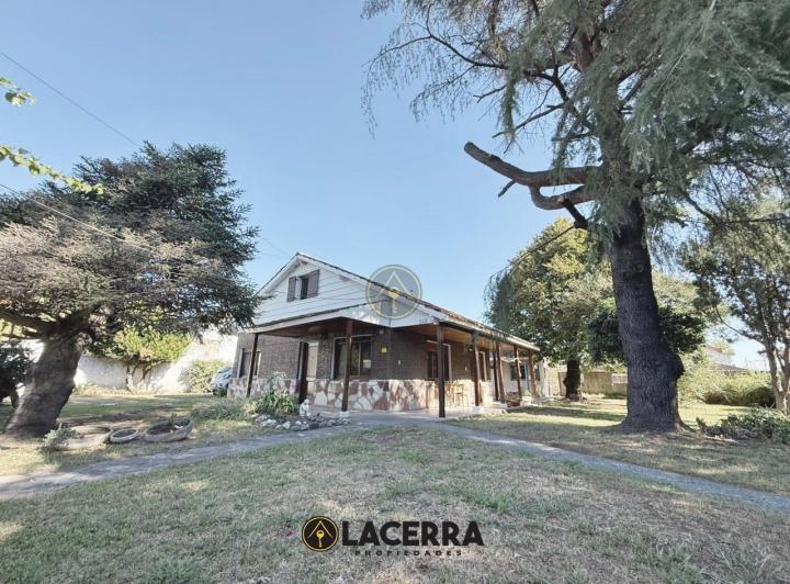 Casa · 234m² · 4 Ambientes · 2 Cocheras