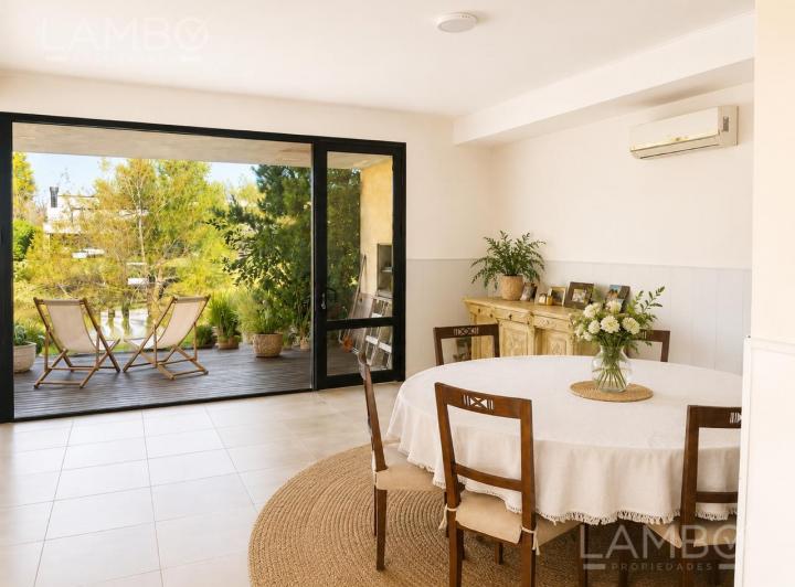 Casa · 104m² · 3 Ambientes · 2 Cocheras