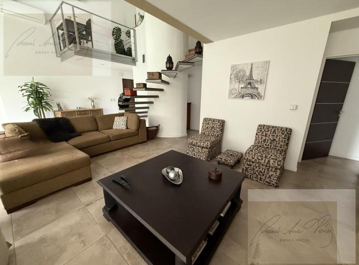Casa · 200m² · 4 Ambientes · 2 Cocheras