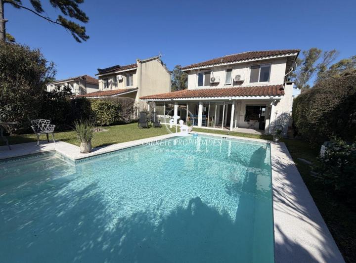 Casa · 110m² · 4 Ambientes · 1 Cochera
