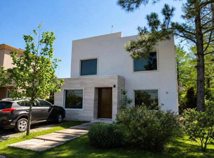 Casa · 218m² · 5 Ambientes · 2 Cocheras