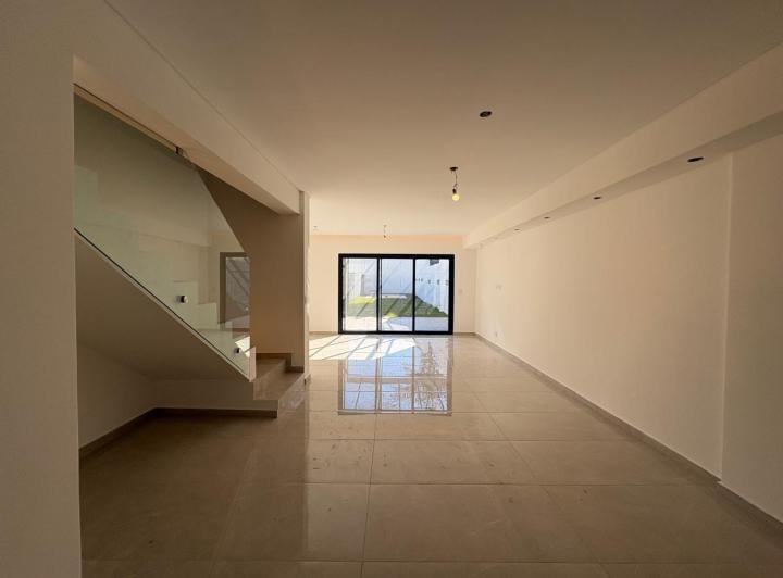 Casa · 202m² · 4 Ambientes · 1 Cochera