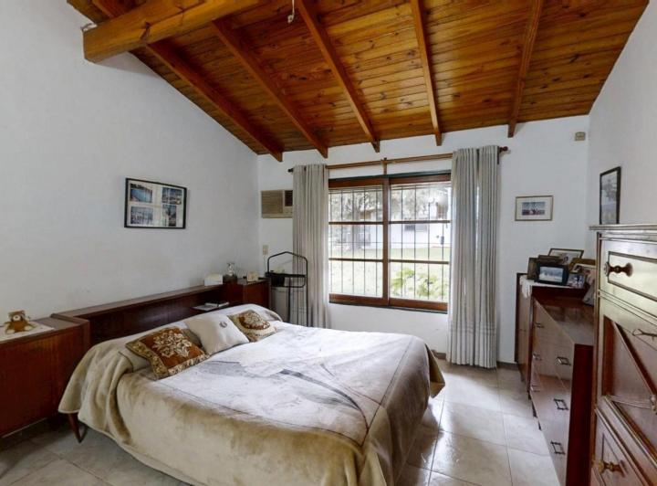 Casa · 200m² · 5 Ambientes · 2 Cocheras