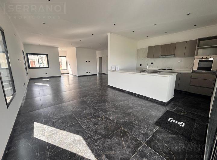 Casa · 156m² · 5 Ambientes · 3 Cocheras
