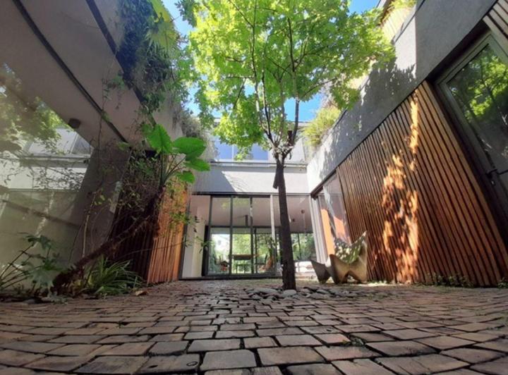 Casa · 280m² · 7 Ambientes · 1 Cochera