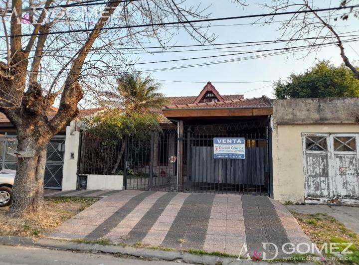 Casa · 100m² · 4 Ambientes · 1 Cochera