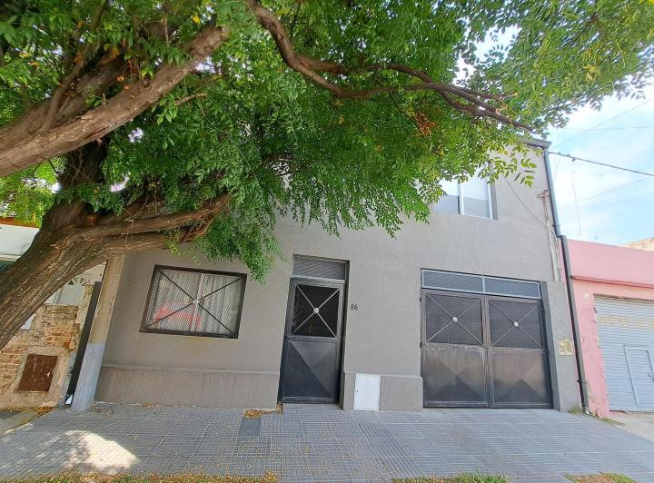 Casa · 170m² · 4 Ambientes · 2 Cocheras