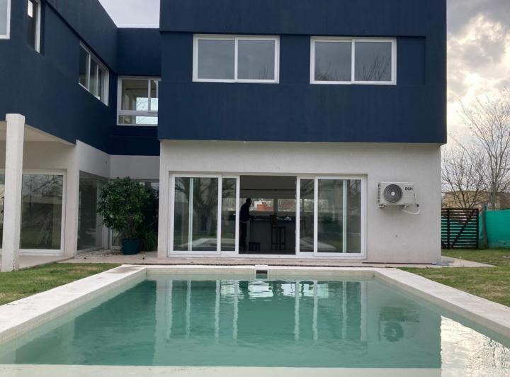 Casa · 206m² · 4 Ambientes · 2 Cocheras