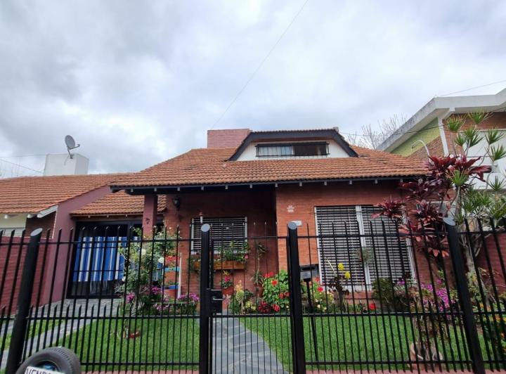 Casa · 137m² · 4 Ambientes · 1 Cochera
