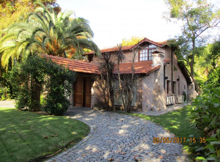 Casa · 233m² · 5 Ambientes · 1 Cochera