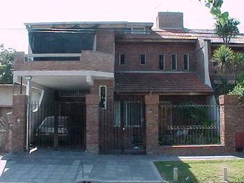 Casa · 250m² · 6 Ambientes · 2 Cocheras