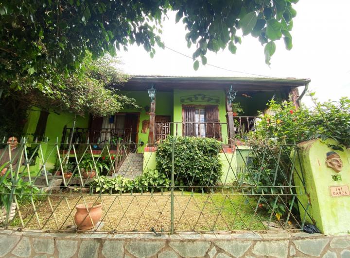 Casa · 180m² · 4 Ambientes · 2 Cocheras