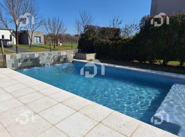 Casa · 180m² · 5 Ambientes · 2 Cocheras