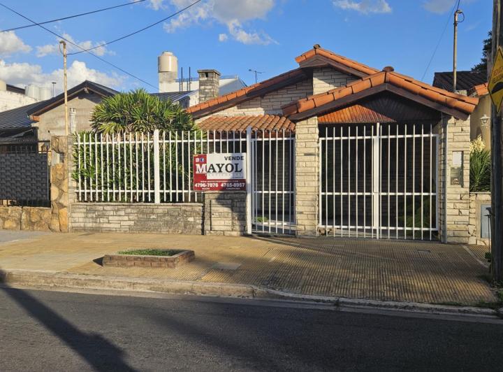 Casa · 100m² · 4 Ambientes · 1 Cochera