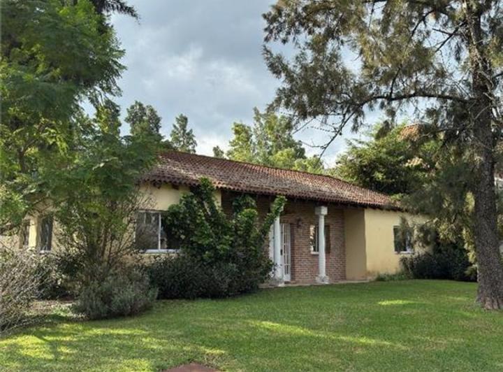 Casa · 140m² · 4 Ambientes · 4 Cocheras