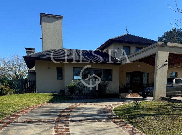 Casa · 272m² · 5 Ambientes