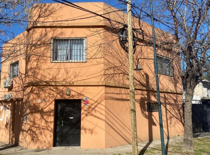 Casa · 210m² · 5 Ambientes · 1 Cochera