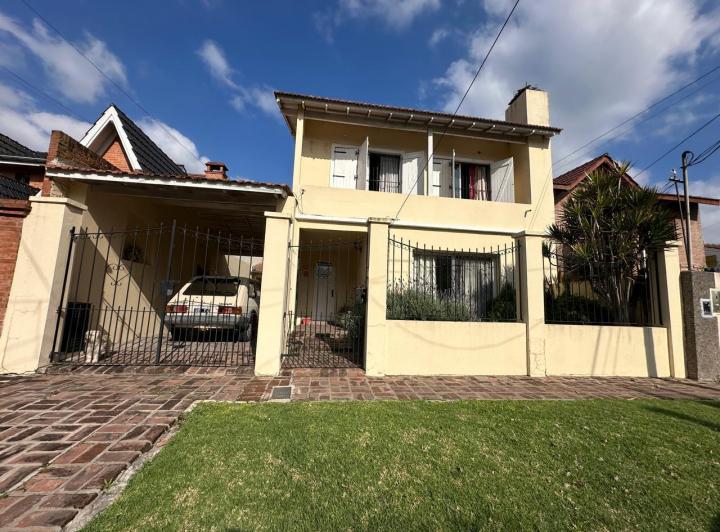 Casa · 285m² · 4 Ambientes · 1 Cochera