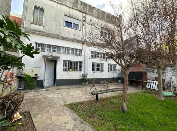 Casa · 220m² · 4 Ambientes · 4 Cocheras