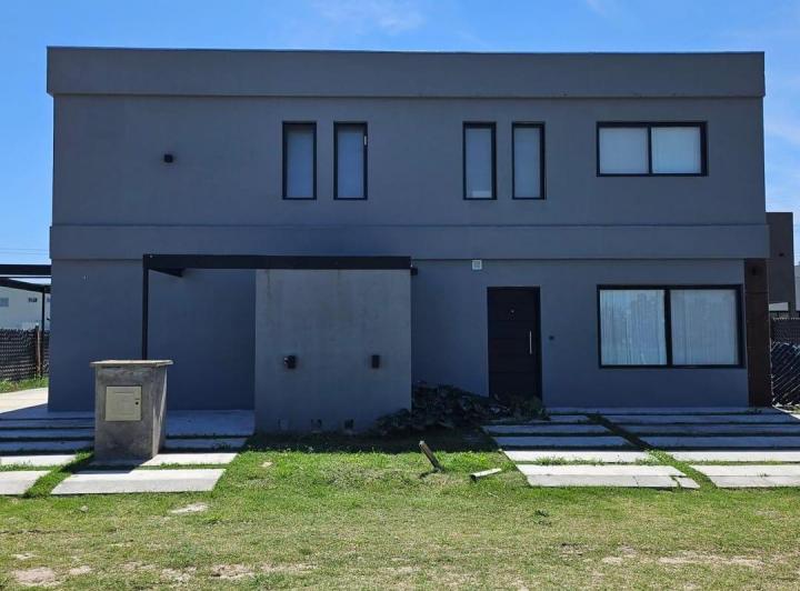 Casa · 120m² · 4 Ambientes · 2 Cocheras