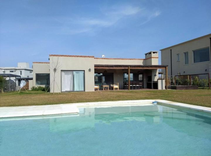Casa · 195m² · 4 Ambientes · 1 Cochera
