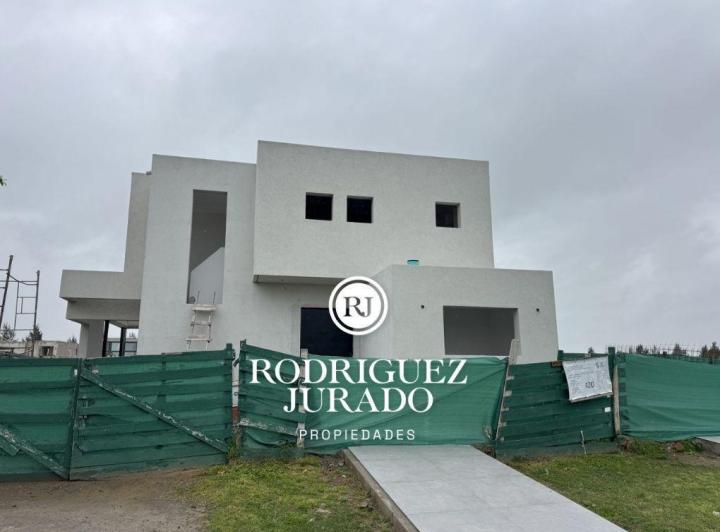 Casa · 160m² · 5 Ambientes