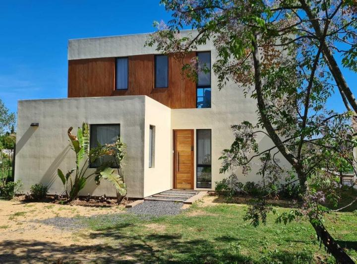 Casa · 135m² · 4 Ambientes · 1 Cochera