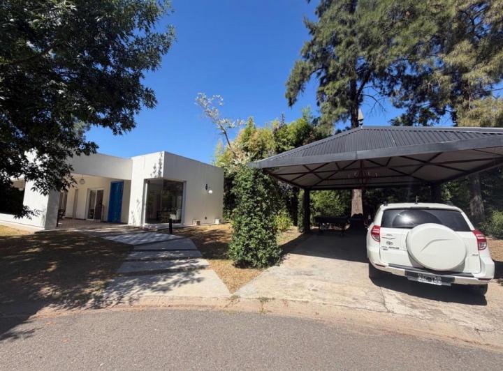 Casa · 128m² · 3 Ambientes · 2 Cocheras