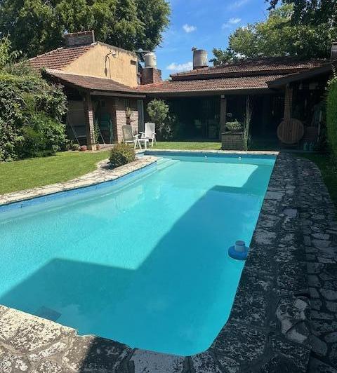 Casa · 400m² · 4 Ambientes · 2 Cocheras