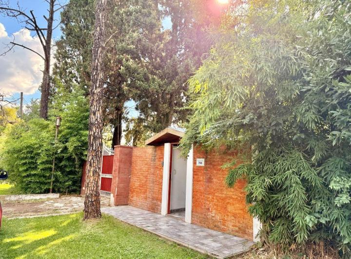 Casa · 300m² · 2 Ambientes · 5 Cocheras