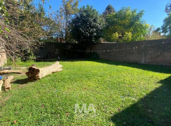 Casa · 77m² · 4 Ambientes · 1 Cochera