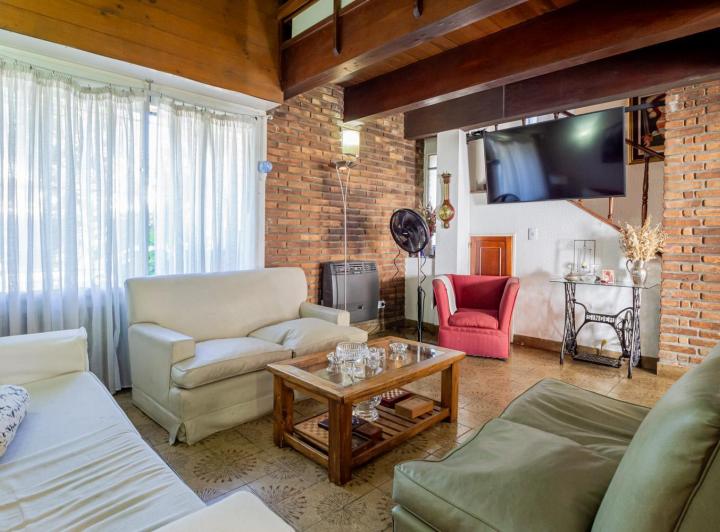 Casa · 190m² · 4 Ambientes · 1 Cochera